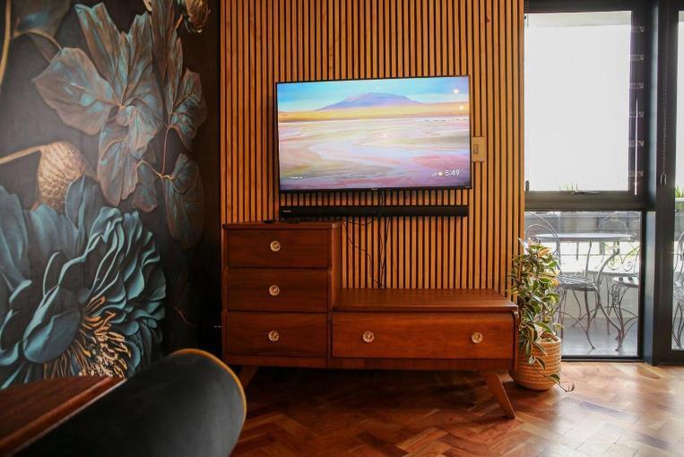 Crimson Square Apartment *